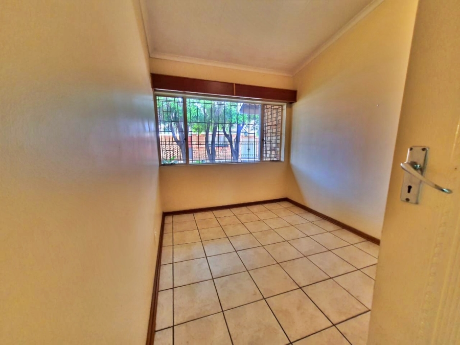 28 Bedroom Property for Sale in Kannoniers Park North West